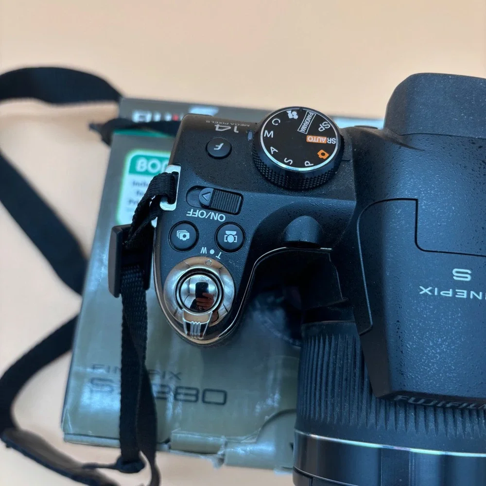 Fujifilm FinePix S3280 Digital Camera 14MP 24x Optical Zoom 3.0 LCD Black